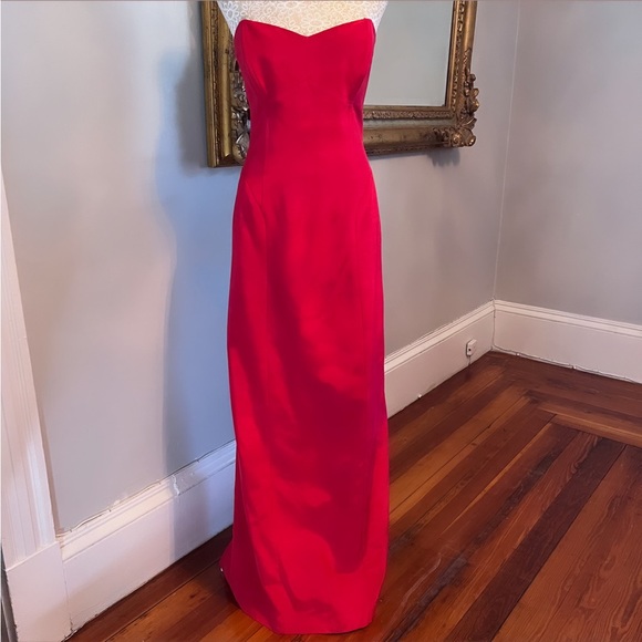 Nicole Miller Dresses & Skirts - NICOLE MILLER Gorgeous Floor Length Red Strapless Gown Size 10